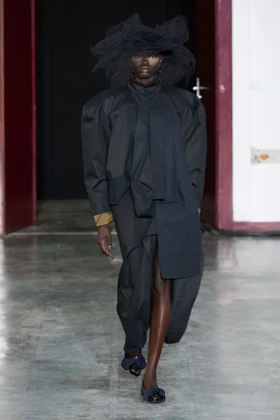 Look 18